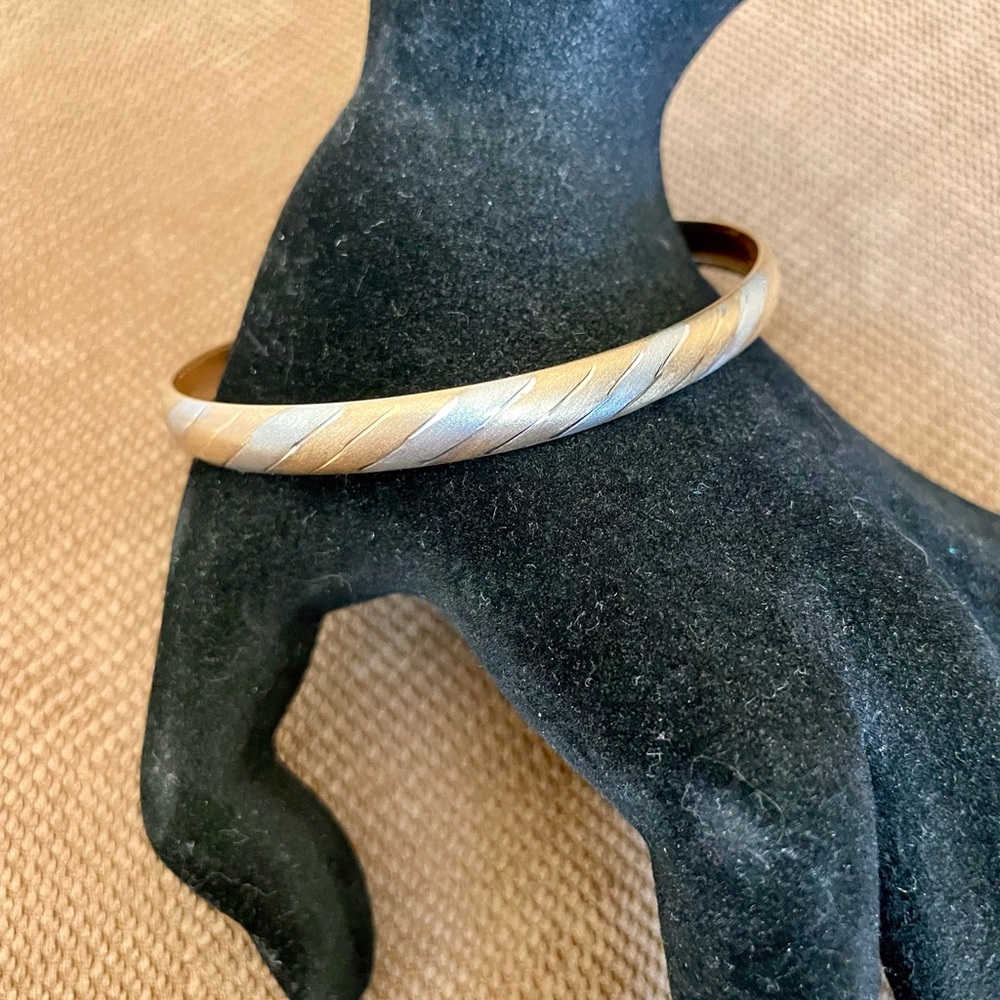 10K White & Yellow solid Gold Vintage Bangle Bracelet.